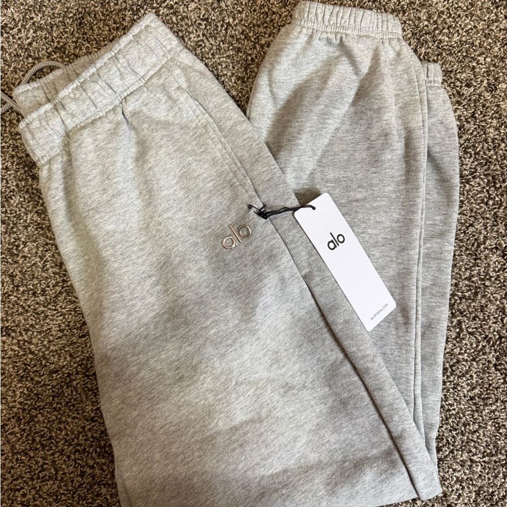 Alo Yoga Accolade Sweatpant - Picture 2 of 3